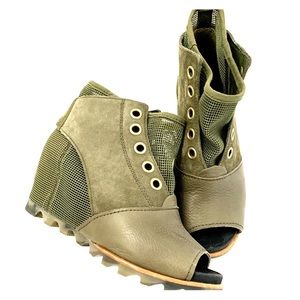 SOREL Joanie Mesh Round Toe Leather Wedge